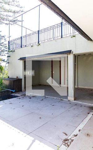 Casa à venda com 600m², 4 quartos e 2 vagas Casa à venda com 600m², 4 quartos e 2 vagasQuintal