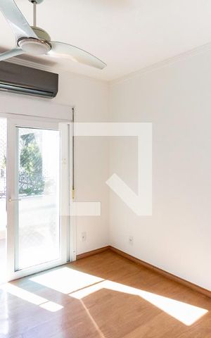 Casa à venda com 600m², 4 quartos e 2 vagas Casa à venda com 600m², 4 quartos e 2 vagasSuíte 3