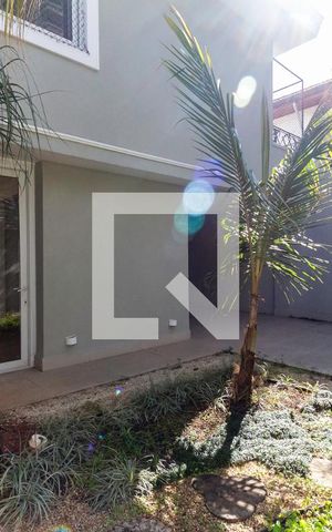 Casa à venda com 600m², 4 quartos e 2 vagas Casa à venda com 600m², 4 quartos e 2 vagasJardim