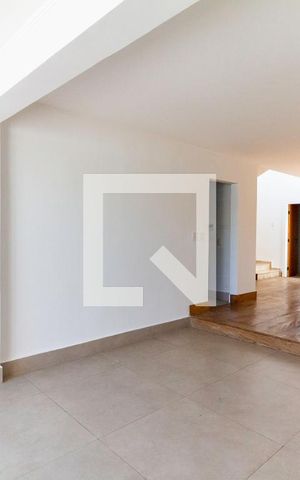 Casa à venda com 600m², 4 quartos e 2 vagas Casa à venda com 600m², 4 quartos e 2 vagasSala de Jantar