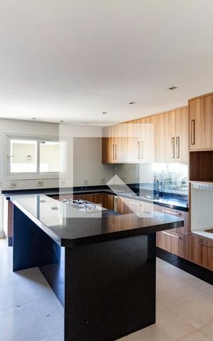 Casa à venda com 600m², 4 quartos e 2 vagas Casa à venda com 600m², 4 quartos e 2 vagasCozinha