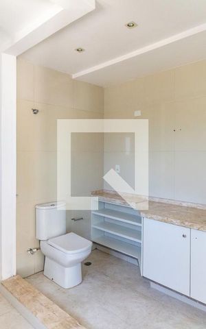Casa à venda com 600m², 4 quartos e 2 vagas Casa à venda com 600m², 4 quartos e 2 vagasBanheiro da Suíte 1