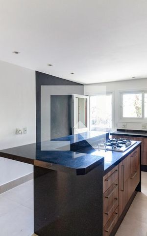 Casa à venda com 600m², 4 quartos e 2 vagas Casa à venda com 600m², 4 quartos e 2 vagasCozinha