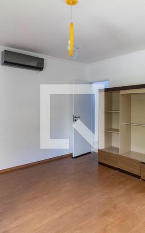 Casa à venda com 600m², 4 quartos e 2 vagas Casa à venda com 600m², 4 quartos e 2 vagasSuíte 2