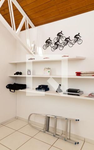 Casa de condomínio à venda com 400m², 3 quartos e 4 vagasEscritório