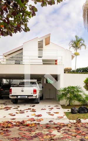 Casa de condomínio à venda com 400m², 3 quartos e 4 vagasFachada