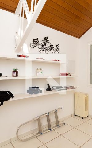 Casa de condomínio à venda com 400m², 3 quartos e 4 vagasEscritório