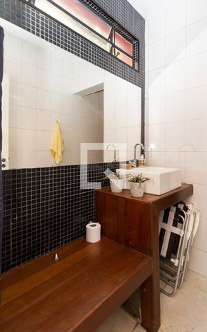 Casa de condomínio à venda com 400m², 3 quartos e 4 vagasBanheiro