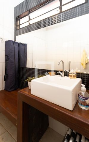 Casa de condomínio à venda com 400m², 3 quartos e 4 vagasBanheiro