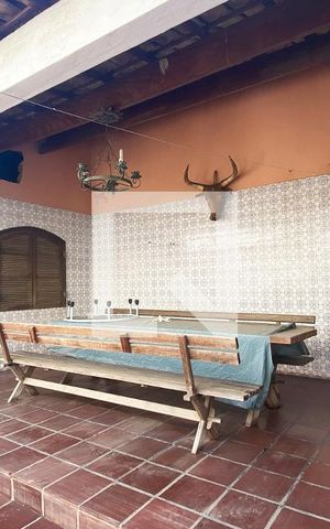 Casa à venda com 300m², 5 quartos e 3 vagasChurrasqueira
