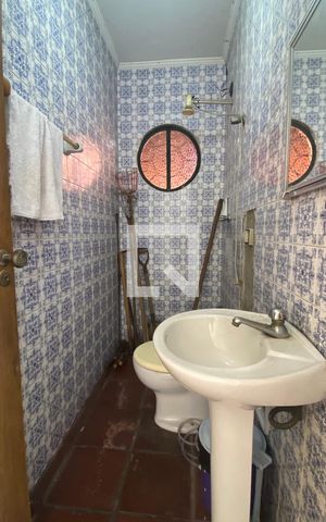 Casa à venda com 300m², 5 quartos e 3 vagasBanheiro de Serviço