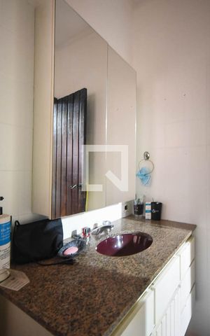 Casa para alugar com 600m², 4 quartos e 3 vagas Casa para alugar com 600m², 4 quartos e 3 vagasBanheiro suíte 1