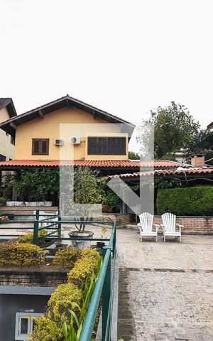 Casa para alugar com 600m², 4 quartos e 3 vagas Casa para alugar com 600m², 4 quartos e 3 vagasFachada posterior