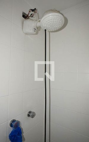 Casa para alugar com 600m², 4 quartos e 3 vagas Casa para alugar com 600m², 4 quartos e 3 vagasChuveiro do banheiro da suíte 1