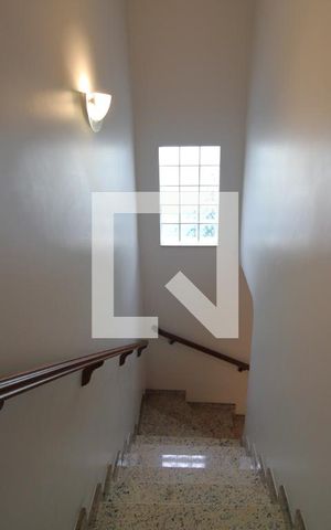 Casa à venda com 158m², 3 quartos e 3 vagasEscada