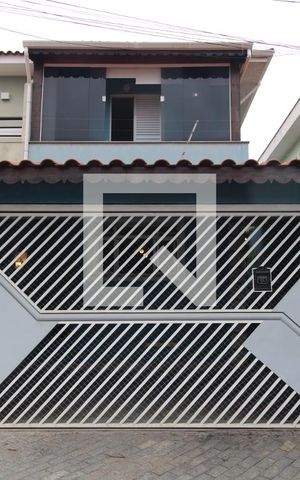 Casa à venda com 158m², 3 quartos e 3 vagasFachada
