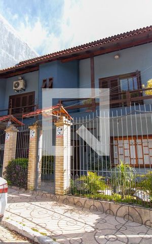 Casa de condomínio à venda com 357m², 3 quartos e 1 vaga Casa de condomínio à venda com 357m², 3 quartos e 1 vagaFachada