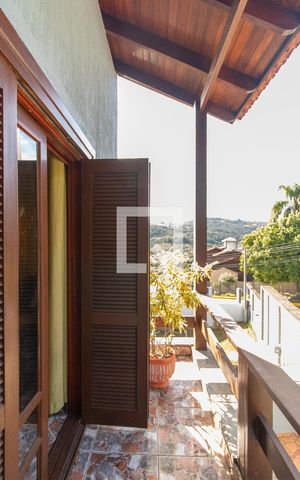 Casa de condomínio à venda com 357m², 3 quartos e 1 vaga Casa de condomínio à venda com 357m², 3 quartos e 1 vagavaranda