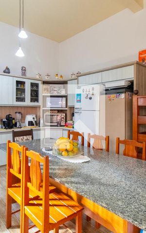 Casa de condomínio à venda com 357m², 3 quartos e 1 vaga Casa de condomínio à venda com 357m², 3 quartos e 1 vagaCozinha
