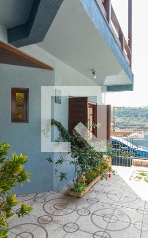 Casa de condomínio à venda com 357m², 3 quartos e 1 vaga Casa de condomínio à venda com 357m², 3 quartos e 1 vagaFachada