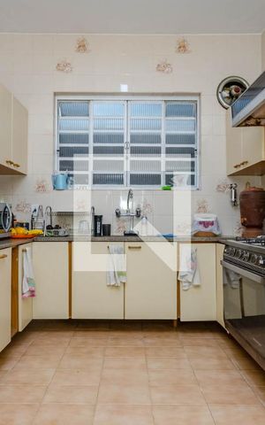 Casa à venda com 248m², 4 quartos e 4 vagas Casa à venda com 248m², 4 quartos e 4 vagasCozinha