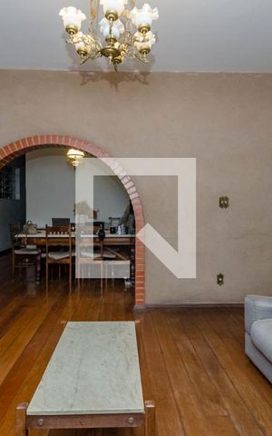 Casa à venda com 248m², 4 quartos e 4 vagas Casa à venda com 248m², 4 quartos e 4 vagasSala 1