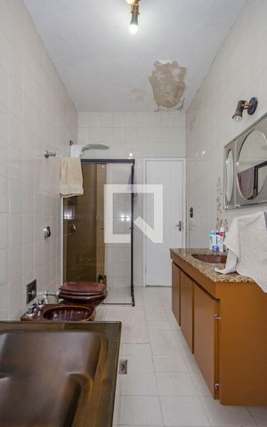 Casa à venda com 248m², 4 quartos e 4 vagas Casa à venda com 248m², 4 quartos e 4 vagasBanheiro Social