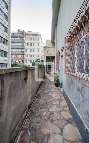 Casa à venda com 248m², 4 quartos e 4 vagas Casa à venda com 248m², 4 quartos e 4 vagasQuintal