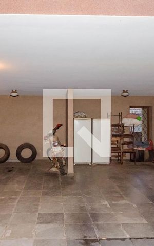 Casa à venda com 248m², 4 quartos e 4 vagas Casa à venda com 248m², 4 quartos e 4 vagasGaragem
