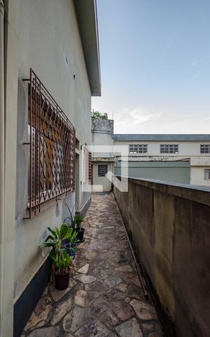 Casa à venda com 248m², 4 quartos e 4 vagas Casa à venda com 248m², 4 quartos e 4 vagasQuintal