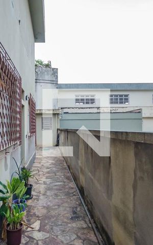 Casa à venda com 248m², 4 quartos e 4 vagas Casa à venda com 248m², 4 quartos e 4 vagasQuintal
