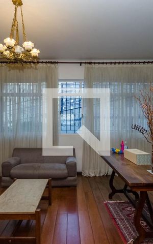 Casa à venda com 248m², 4 quartos e 4 vagas Casa à venda com 248m², 4 quartos e 4 vagasSala 1
