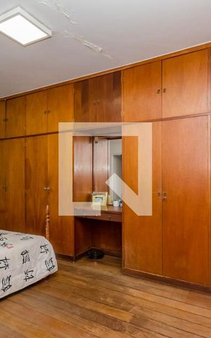 Casa à venda com 248m², 4 quartos e 4 vagas Casa à venda com 248m², 4 quartos e 4 vagasSuíte