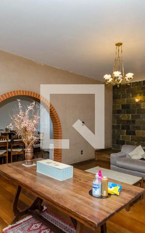 Casa à venda com 248m², 4 quartos e 4 vagas Casa à venda com 248m², 4 quartos e 4 vagasSala 1