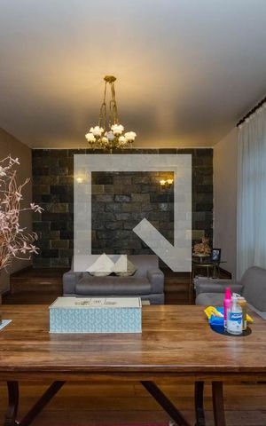 Casa à venda com 248m², 4 quartos e 4 vagas Casa à venda com 248m², 4 quartos e 4 vagasSala 1