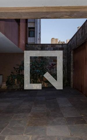 Casa à venda com 248m², 4 quartos e 4 vagas Casa à venda com 248m², 4 quartos e 4 vagasGaragem