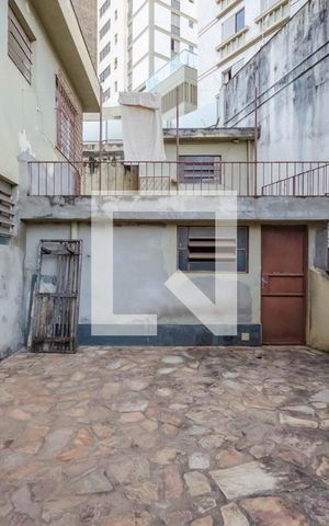 Casa à venda com 248m², 4 quartos e 4 vagas Casa à venda com 248m², 4 quartos e 4 vagasQuintal