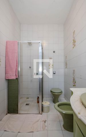Casa à venda com 248m², 4 quartos e 4 vagas Casa à venda com 248m², 4 quartos e 4 vagasBanheiro da Suíte