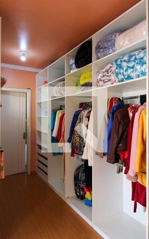 Casa à venda com 310m², 4 quartos e 4 vagas Casa à venda com 310m², 4 quartos e 4 vagasQuarto Suíte - Closet