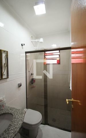 Casa à venda com 138m², 3 quartos e 2 vagas Casa à venda com 138m², 3 quartos e 2 vagasBanheiro da Suíte