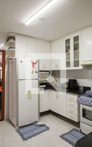 Casa à venda com 138m², 3 quartos e 2 vagas Casa à venda com 138m², 3 quartos e 2 vagasCozinha