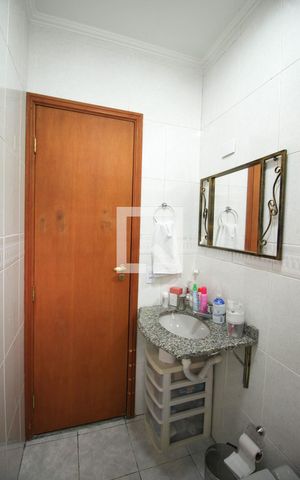 Casa à venda com 138m², 3 quartos e 2 vagas Casa à venda com 138m², 3 quartos e 2 vagasBanheiro da Suíte