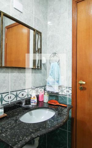 Casa à venda com 138m², 3 quartos e 2 vagas Casa à venda com 138m², 3 quartos e 2 vagasLavabo