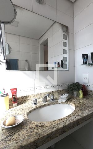 Apartamento à venda com 240m², 4 quartos e 3 vagasBanheiro da suíte