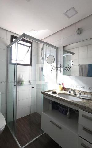 Apartamento à venda com 240m², 4 quartos e 3 vagasBanheiro da suíte