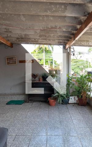 Casa à venda com 120m², 5 quartos e 1 vaga Casa à venda com 120m², 5 quartos e 1 vagaVaranda