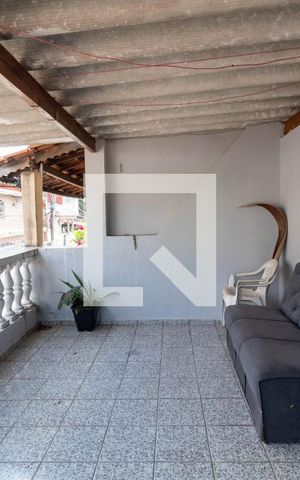 Casa à venda com 120m², 5 quartos e 1 vaga Casa à venda com 120m², 5 quartos e 1 vagaVaranda