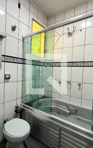 Casa à venda com 300m², 3 quartos e 2 vagas Casa à venda com 300m², 3 quartos e 2 vagasBanheiro da Suíte