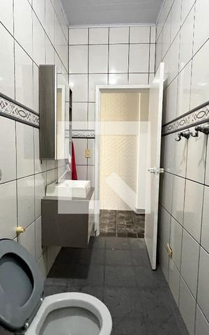 Casa à venda com 300m², 3 quartos e 2 vagas Casa à venda com 300m², 3 quartos e 2 vagasBanheiro Corredor