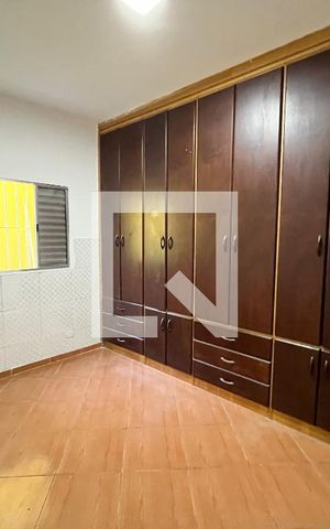 Casa à venda com 300m², 3 quartos e 2 vagas Casa à venda com 300m², 3 quartos e 2 vagasQuarto 2